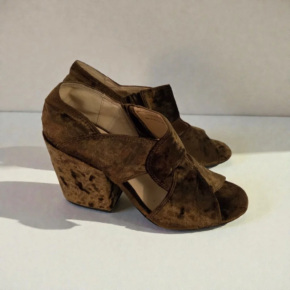 Cabi Olive Velvet Peep Toe Wedges US 7.5
